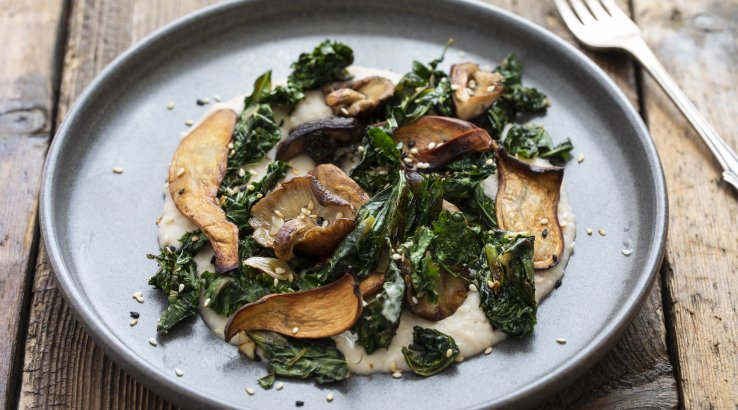 Гриби зі шпинатом і тахіні-соусом