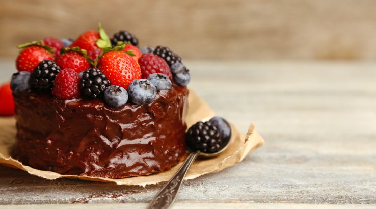 Шоколадний торт з ягодами без муки
