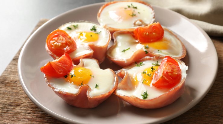 Кошики з шинкою та яйцями