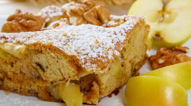 Яблучний пиріг з горіхами