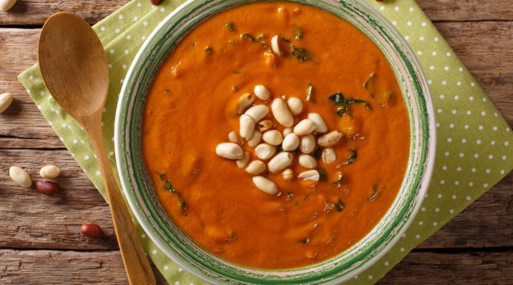 Суп з бататом, арахісом і капустою кейл