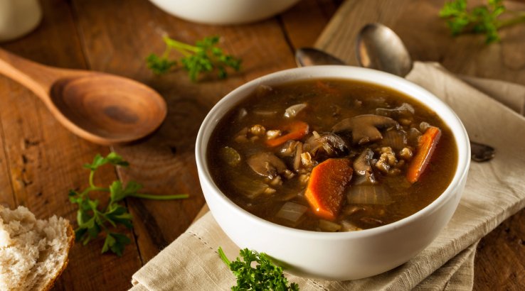 Корисний суп з перловкою та грибами