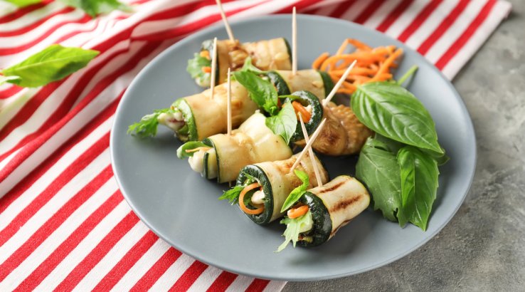 Рулетики з цукіні з морквою і болгарським перцем