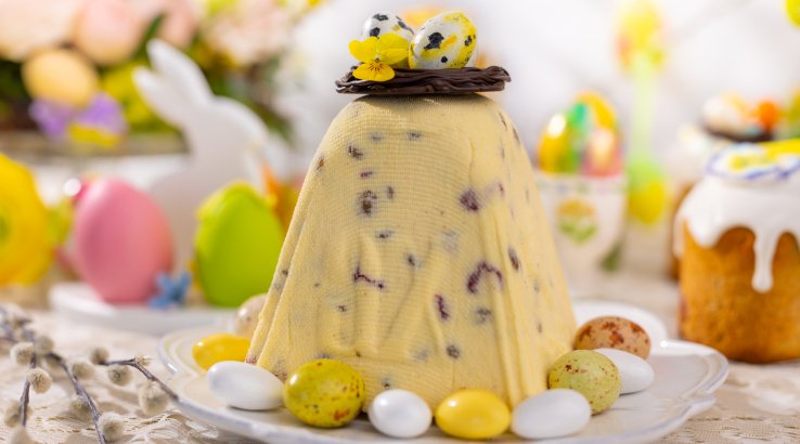 Сирна паска з фініками, лимоном і горіхами