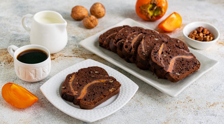 Шоколадний кекс з хурмою та волоськими горіхами