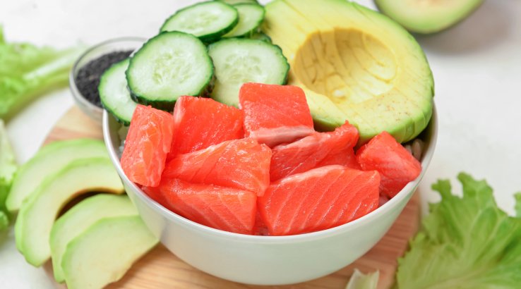 Салат з копченим лососем і йогуртом