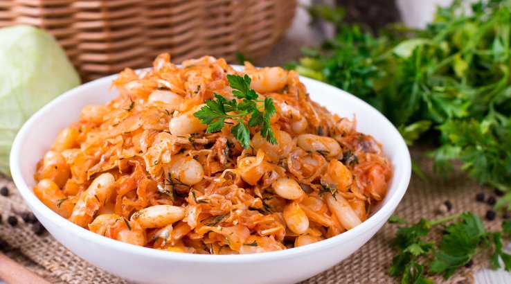 Рагу з квашеної капусти та квасолі