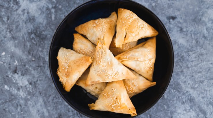 Слойки з курячою печінкою і цибулею