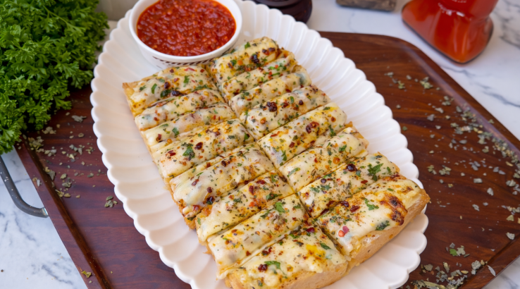 Закуска з розплавленим сиром і часником