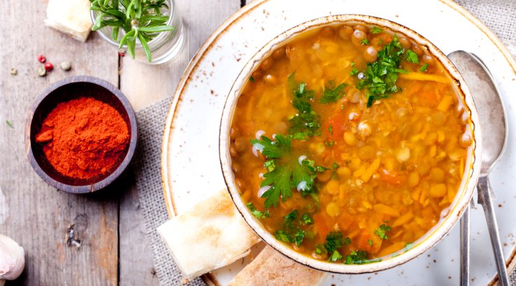 Суп із сочевиці з овочами і зеленню