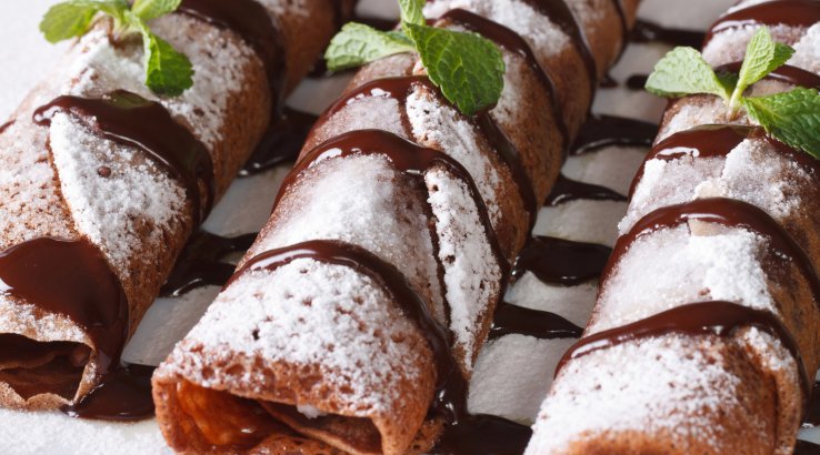 Шоколадні млинці з кремом матча