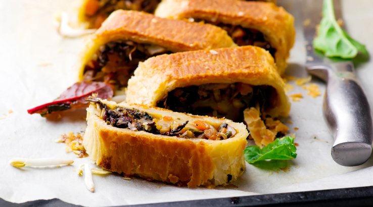 Рулет зі свининою та яблуками