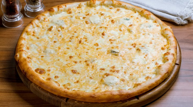 Піца з моцарелою та рикотою