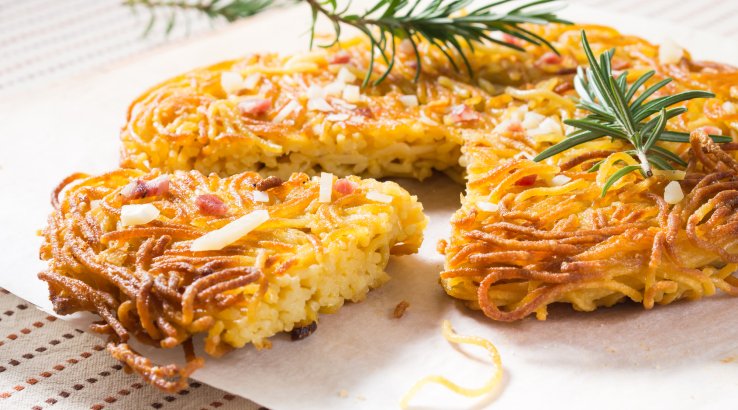 Пиріг зі спагеті з шинкою