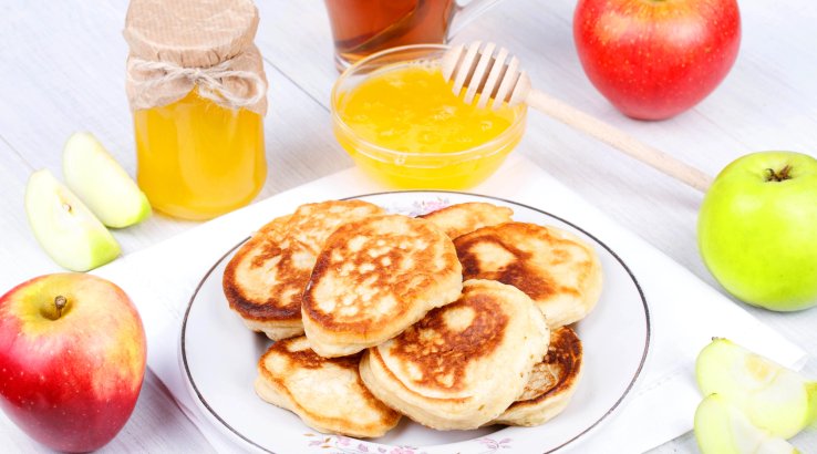Оладки з яблуками