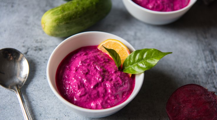 Простий салат з буряку, хрону і йогурту