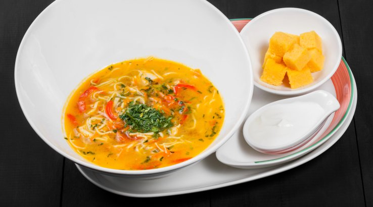 Карі-суп з куркою та овочами