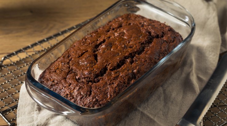 Шоколадно-банановий кекс із яблуком