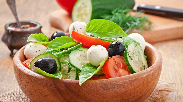 Грецький салат з моцарелою
