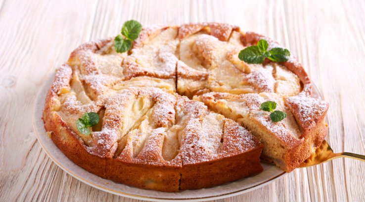 Шарлотка з айвою