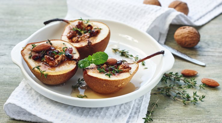 Запечені груші з горіхами та родзинками