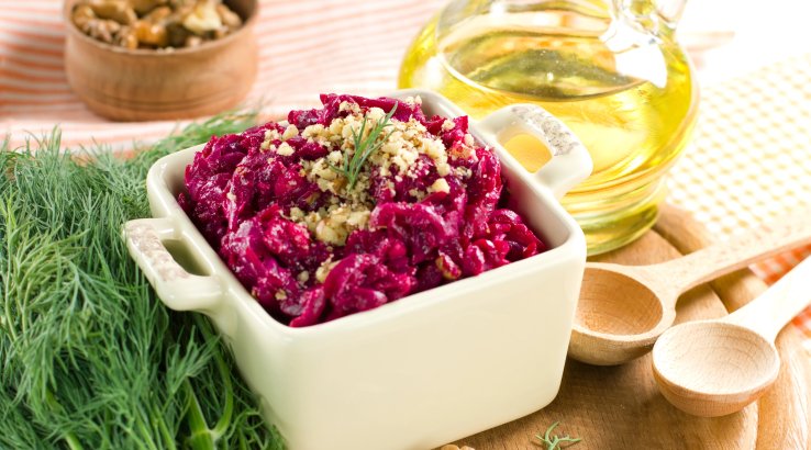 Буряковий салат з чорносливом та родзинками