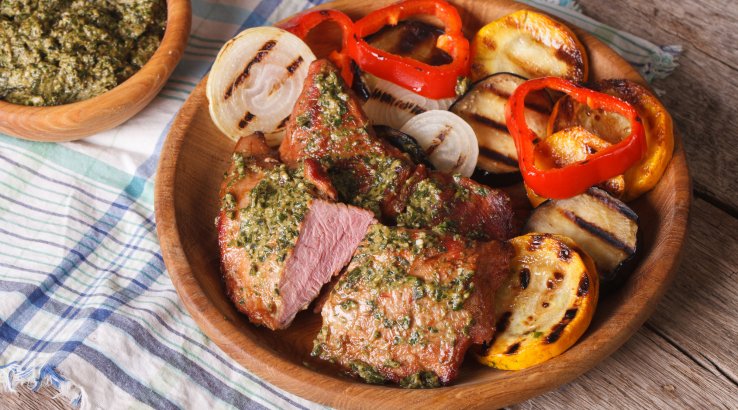 Телятина з соусом песто