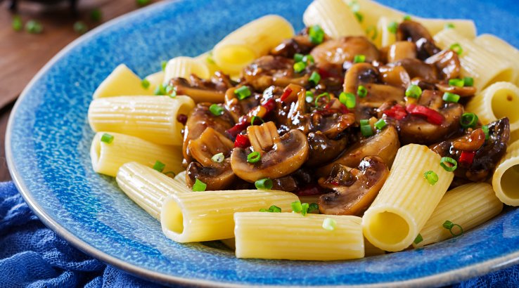 паста ригатоні з грибами та журавлиною