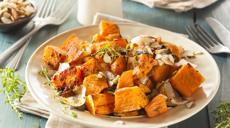 Запечений батат з гострим соусом