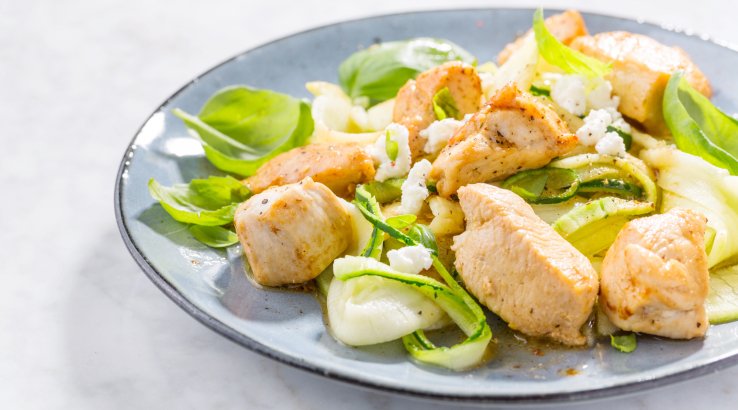 Курка з кабачками під сирним соусом