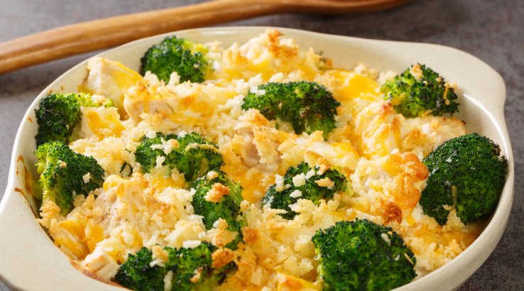 Броколі з сиром та куркою