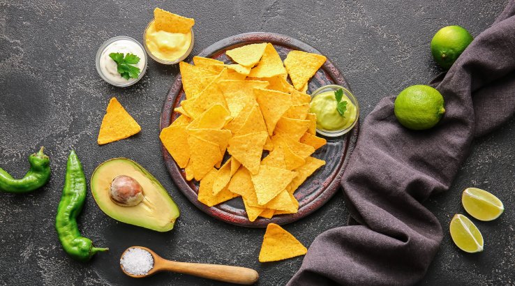 Чипси із соусом гуакамоле