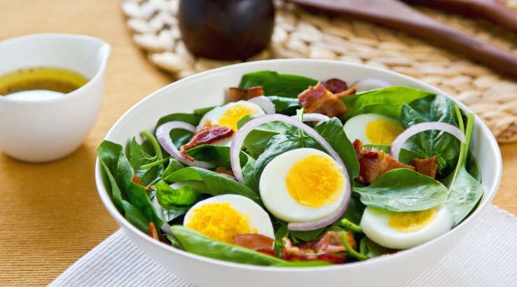 Салат зі шпинатом та яйцем