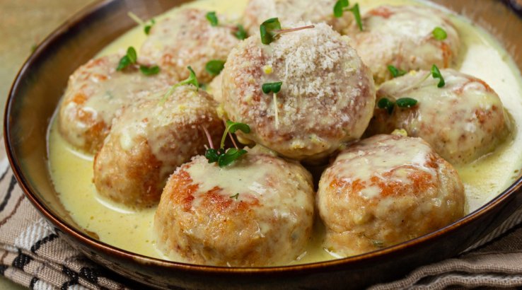 Котлети в сирному соусі
