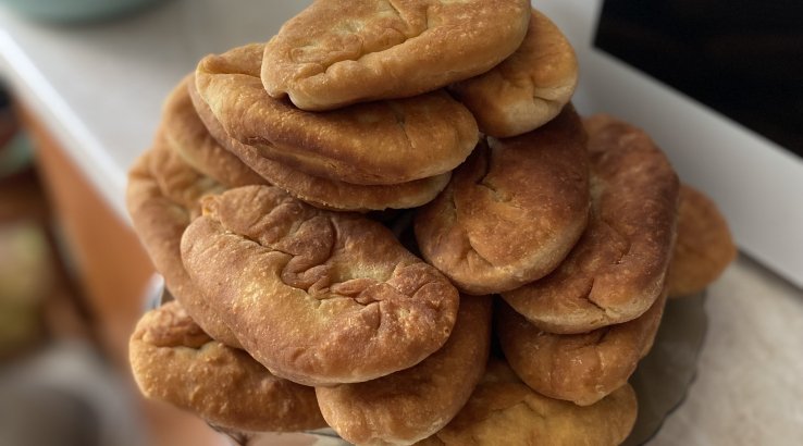 Смажені пиріжки з яблуками