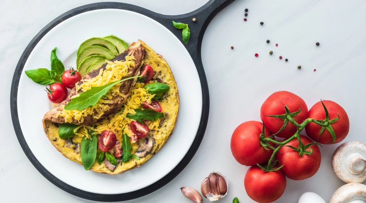 Омлет із чорним хлібом