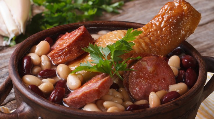 Курячі гомілки з ковбасками