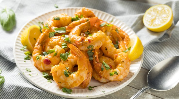 Креветки гриль з гострим м'ятним соусом