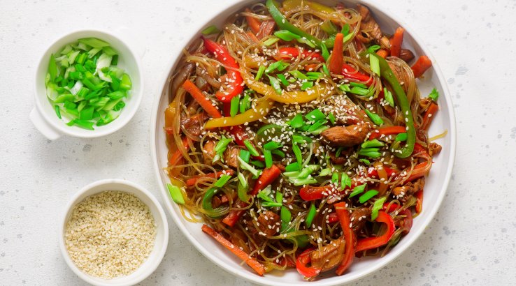 Фунчоза з куркою і овочами