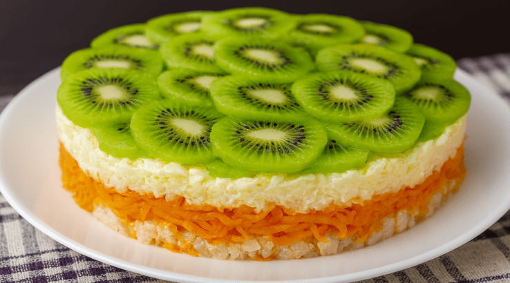 Салат з куркою, морквою по-корейськи та ківі