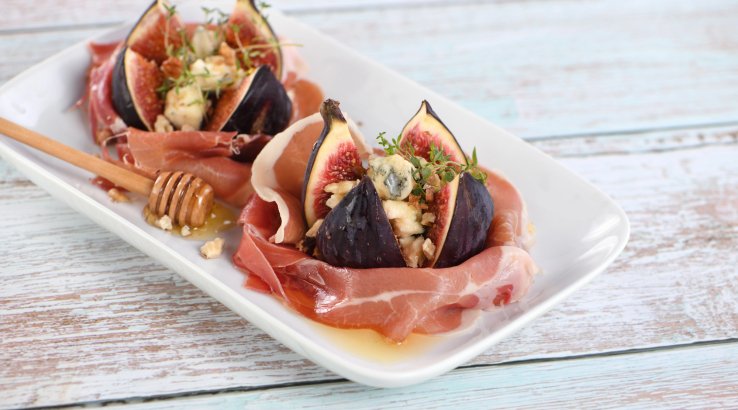 Сушений інжир, фарширований сиром і прошуто