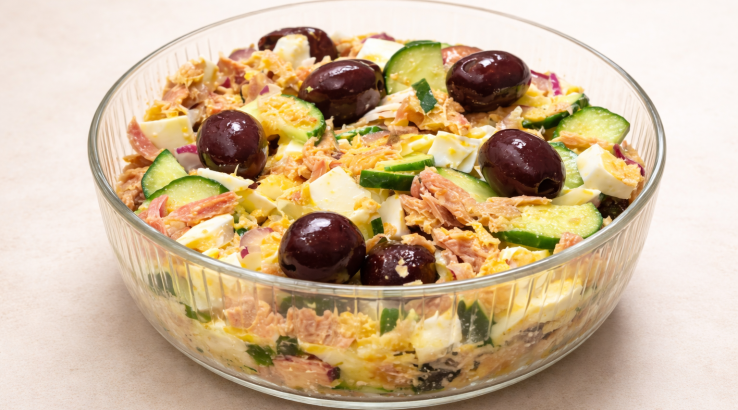 Салат з тунцем та оливками