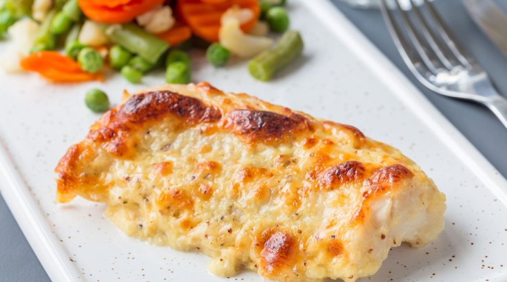 Риба, запечена з ківі і сиром