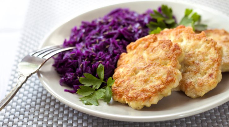 Деруни з куркою, картоплею та сиром