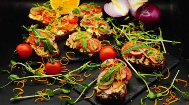 Кростіні з печінкою тріски