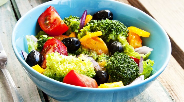 Салат з броколі та овочами