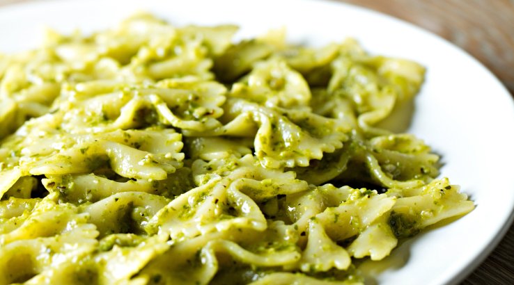 фарфале з соусом песто та тунцем