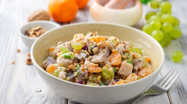 Салат з мандаринами, яблуками і грибами - рецепт