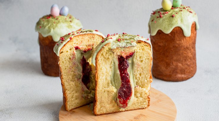 Паска з матчею і малиною