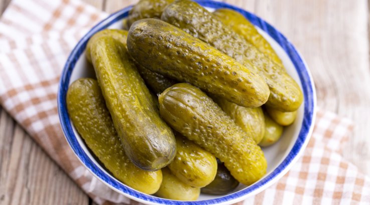 Мариновані огірки з лимоном та кунжутом